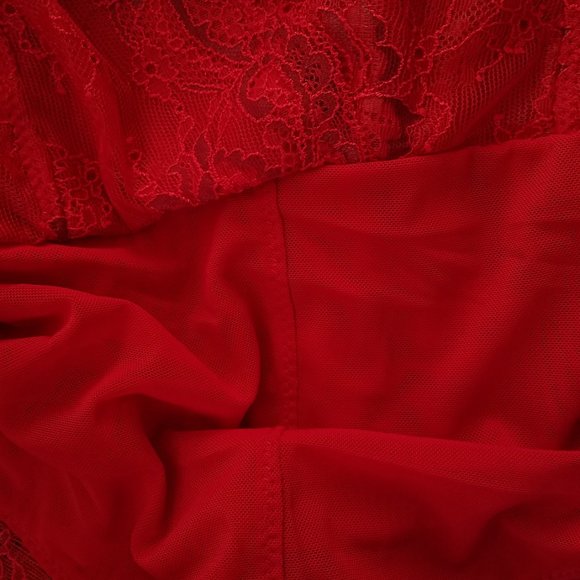 NWT MARILYN MONROE Crimson Red Deep V-neck Lace Bodysuit. - Picture 7 of 8